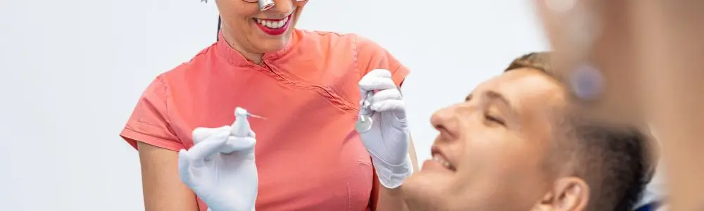 Ästhetische Zahnbehandlung mit Kronen und Brücken für ein natürliches Lächeln, Dr. Peter Starzengruber