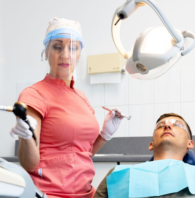 Professionelle Zahnreinigung für gesunde Zähne und Zahnfleisch, Dr. Peter Starzengruber